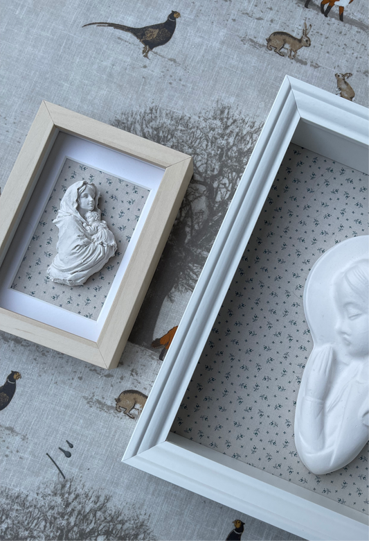 Mini Virgen con Niño Jesús florecitas azules