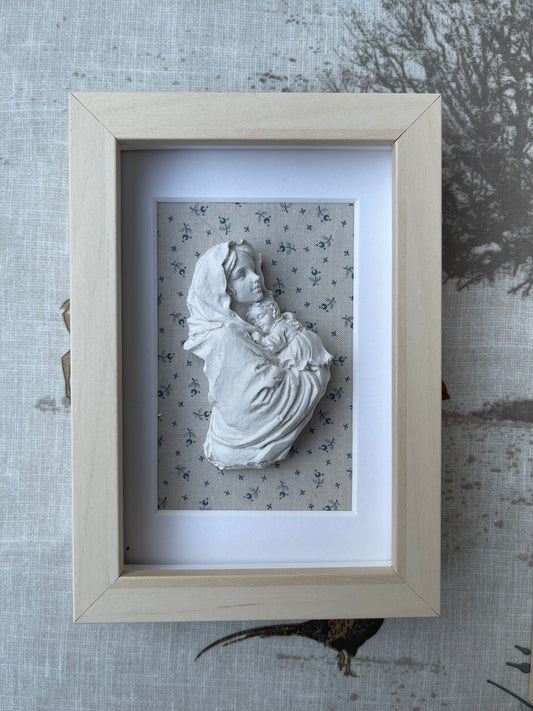 Mini Virgen con Niño Jesús florecitas azules