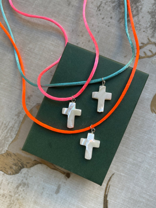 Cruz de nácar flúor