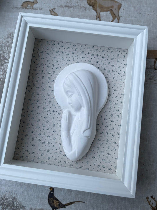 Virgen Niña florecitas azules