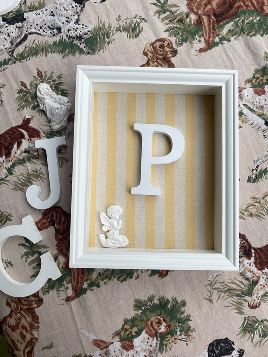 Letra con Ángel de la Guarda rayas amarillas