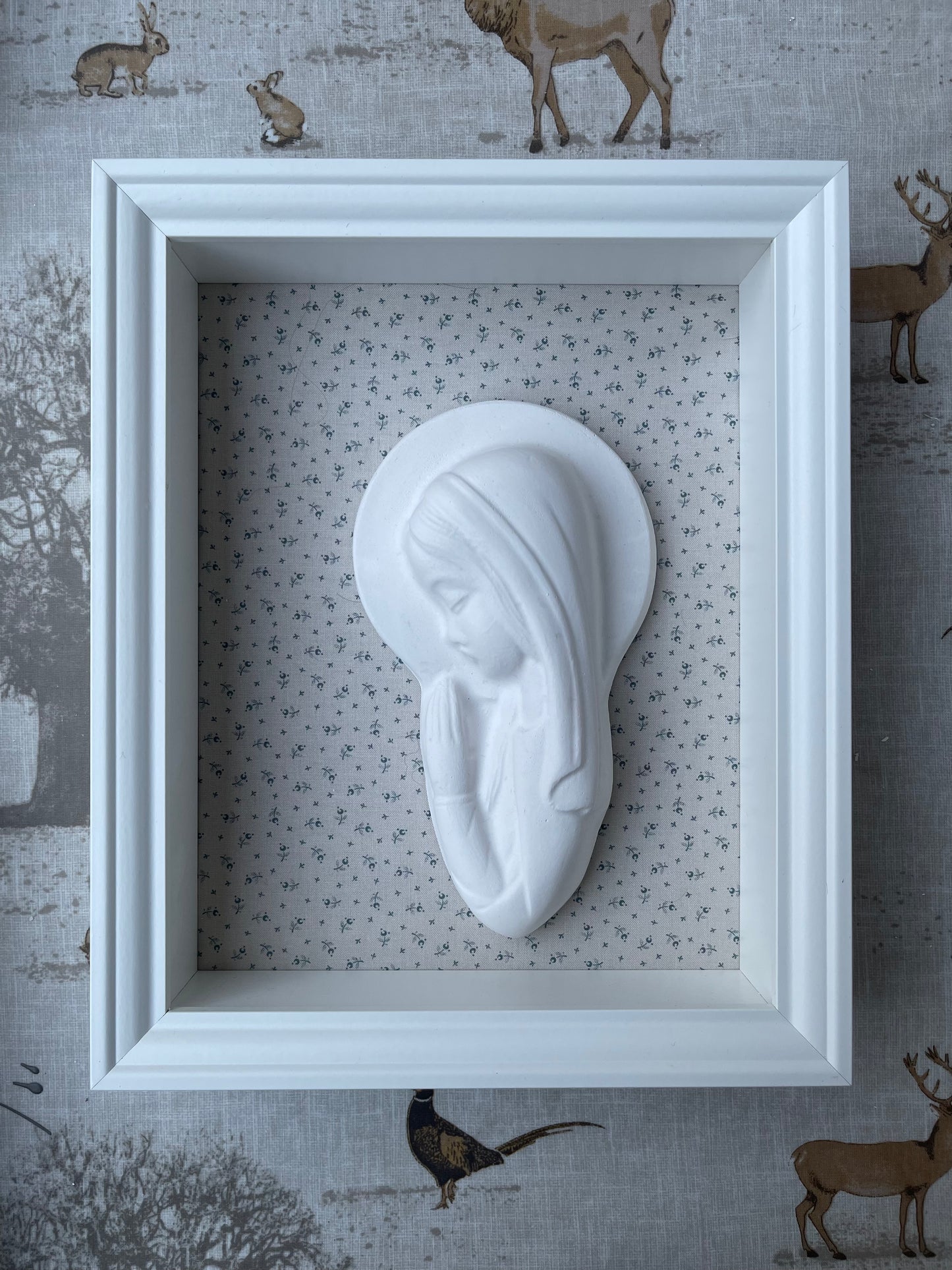 Virgen Niña florecitas azules