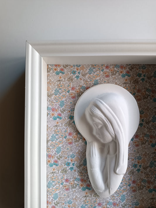 Virgen Niña flores primavera