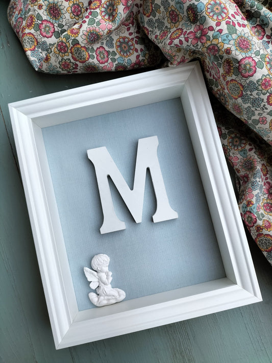 Letra con Ángel de la Guarda azul espiga