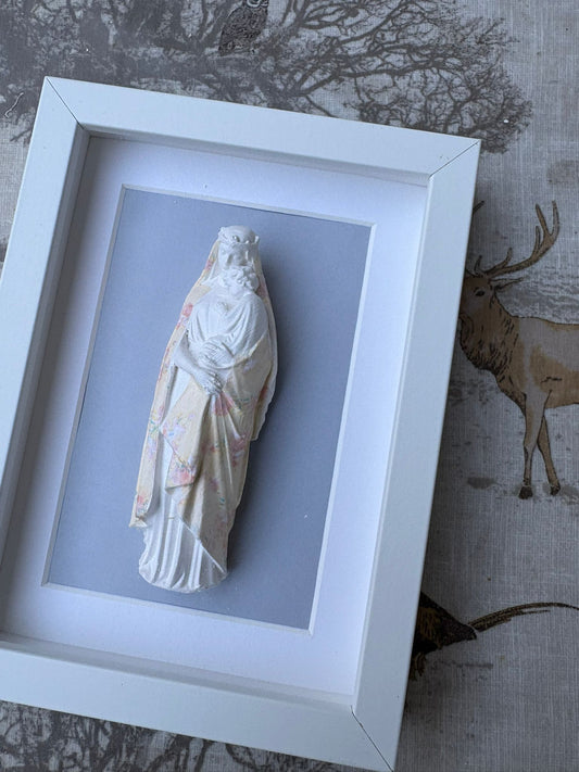 Madonna con Niño Jesús mantón amarillo