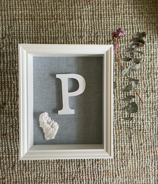 Letra con Virgen y Niño Jesús azul