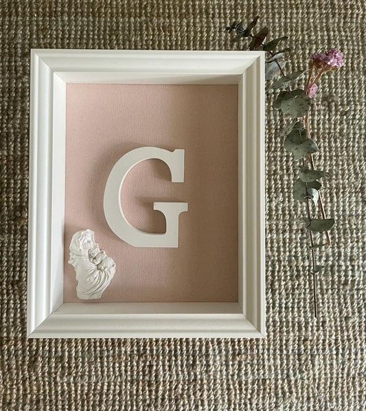 Letra con Virgen y Niño Jesús rosa