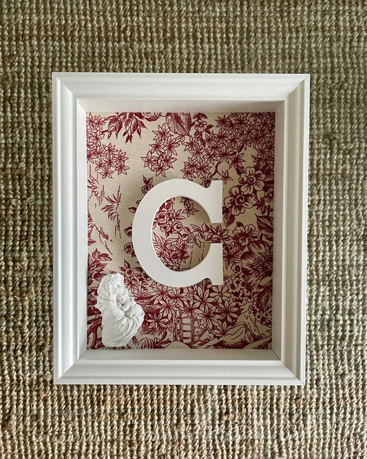 Letra con Virgen y Niño Jesús Toile de Jouy rojo